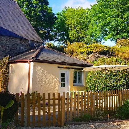 Le Vieux Moulin Gites - A Charming Stone Cottage With Garden View And Seasonal Pool Guegon Экстерьер фото