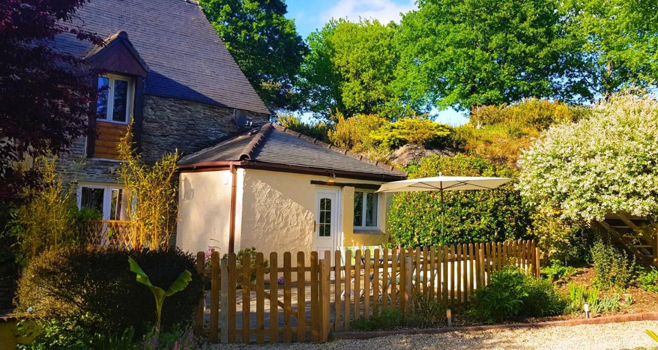 Le Vieux Moulin Gites - A Charming Stone Cottage With Garden View And Seasonal Pool Guegon Экстерьер фото